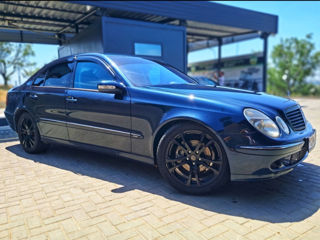 Mercedes E-Class foto 1