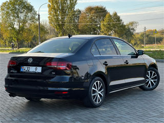 Volkswagen Jetta foto 4