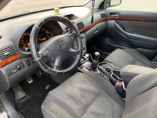 Toyota Avensis foto 6