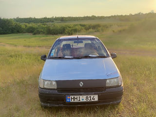 Renault Clio foto 2