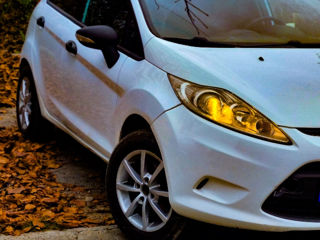 Ford Fiesta foto 2