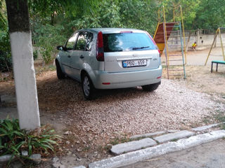 Ford Fiesta foto 3