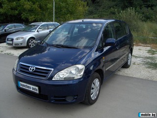 Toyota Avensis Verso foto 1