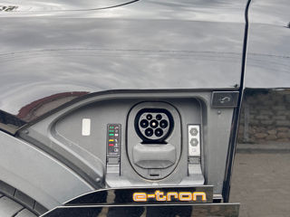 Audi e-tron фото 5