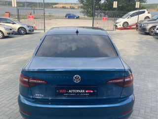 Volkswagen Jetta foto 2