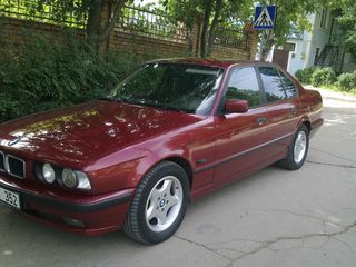 BMW 5 Series foto 2