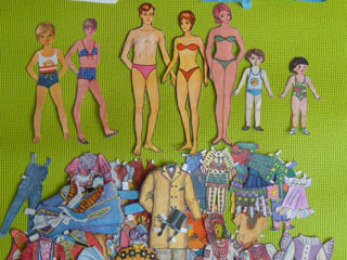 Бумажные куколки из серии «Вырезалки-наряжалки» из 90-х. Детский набор Доктор Айболит (СССР). foto 4