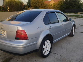 Volkswagen Jetta foto 1