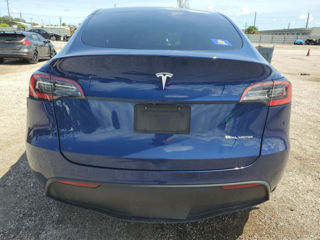 Tesla Model Y foto 6