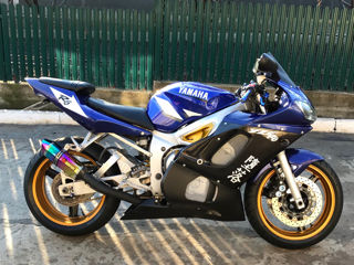 Yamaha R6 foto 3