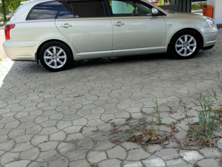 Toyota Avensis foto 9