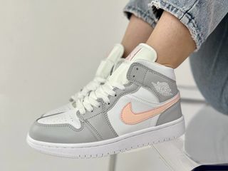Nike Air Jordan 1 Retro High Grey/Peach 