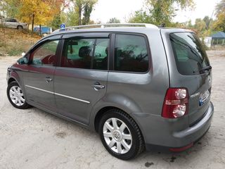 Volkswagen Touran foto 4