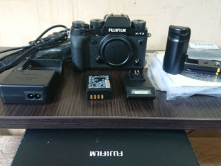 Vind Fujifilm X-T2 in stare foarte buna are in complect toate accesoriile. foto 1