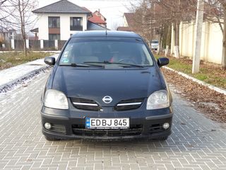 Nissan Almera Tino foto 2