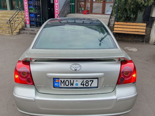 Toyota Avensis foto 5