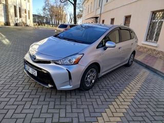 Toyota Prius v