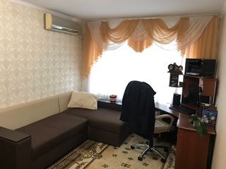 De vânzare apartament cu două odăi foto 1