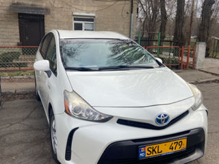 Toyota Prius v