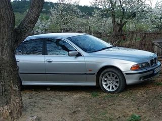 BMW 5 Series foto 3