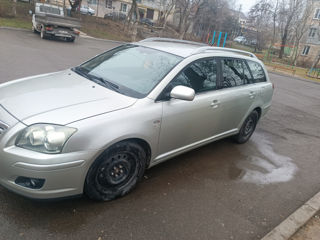 Toyota Avensis foto 2