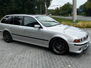 BMW 5 Series Touring foto 4