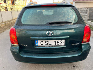 Toyota Avensis foto 3