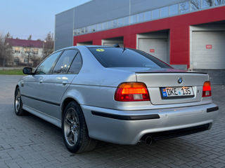 BMW 5 Series foto 3