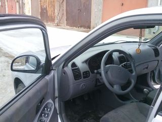 Hyundai Accent foto 4