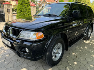 Mitsubishi Pajero Sport foto 2