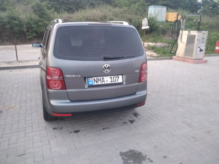 Volkswagen Touran foto 4