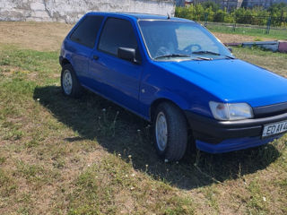 Ford Fiesta foto 2