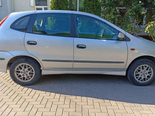 Nissan Almera Tino