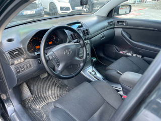 Toyota Avensis foto 7