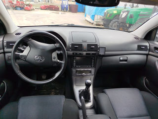 Toyota Avensis foto 8