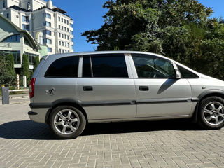 Opel Zafira foto 2