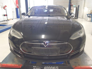 Tesla Model S foto 1