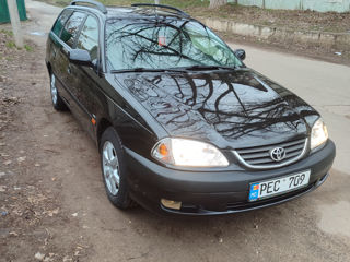 Toyota Avensis foto 2