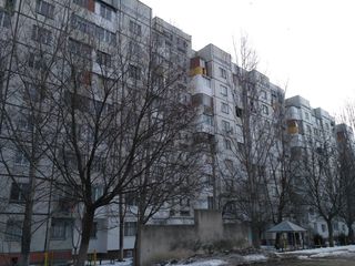 Dobrogea. Luceafărul 5. Apartament cu 3 odăi seria 143 la etajul 9/9 situat in suburbia Chișinăului. foto 1