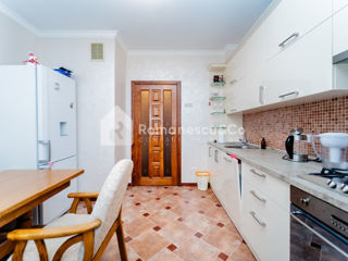 Apartament cu 2 camere, 80 m², Botanica, Chișinău foto 7