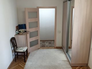 Apartament cu trei odăi cu reparație nou si mobila la comanda in centru pe strada Albisoara. foto 7
