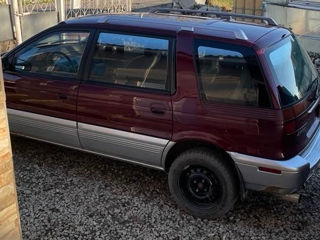 Mitsubishi Space Wagon foto 2