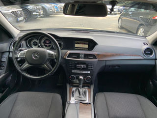 Mercedes C-Class foto 15