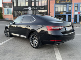 Skoda Superb foto 2