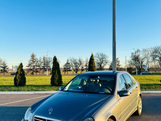 Mercedes C-Class foto 2