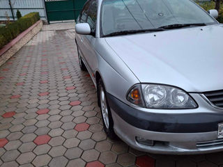 Toyota Avensis foto 8