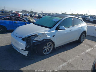 Tesla Model Y foto 3