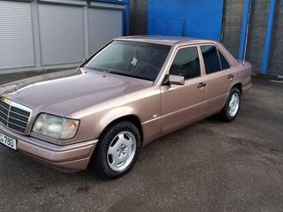 Mercedes Series (W124) foto 3