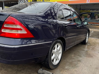 Mercedes C-Class foto 4