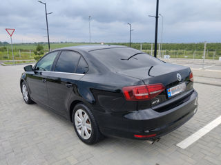 Volkswagen Jetta foto 4